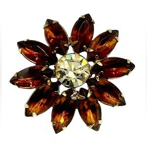 Vintage Gold Tone Prong Set Marquis Crystal Floral Design Brooch Pin Sunburst